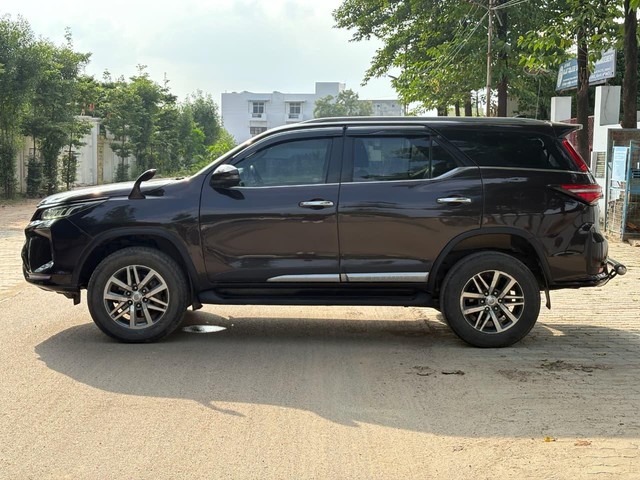 Second-hand 2017 Toyota Fortuner 2.8 4WD MT BSIV for sale in Lucknow-4