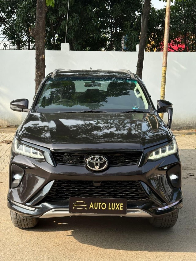 Second-hand 2017 Toyota Fortuner 2.8 4WD MT BSIV for sale in Lucknow-9