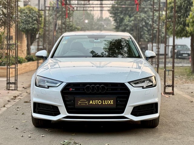 Second-hand 2018 Audi A4 35 TDI Technology for sale in Lucknow-3