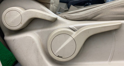 Second-hand 2017 Mahindra XUV500 W6 2WD for sale in Lucknow