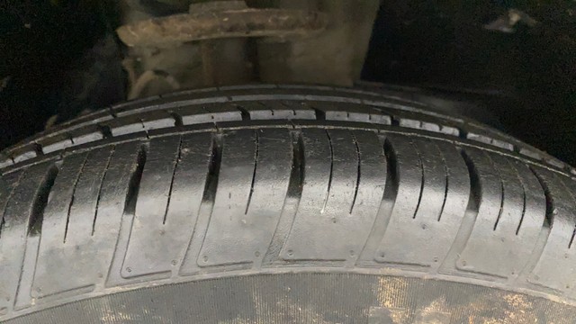 Second-hand 2017 Mahindra XUV500 W6 2WD for sale in Lucknow-28