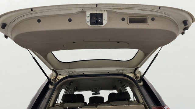 Second-hand 2017 Mahindra XUV500 W6 2WD for sale in Lucknow-20