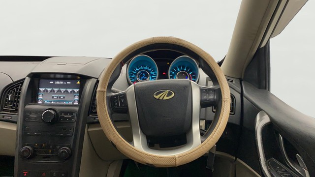 Second-hand 2017 Mahindra XUV500 W6 2WD for sale in Lucknow-12