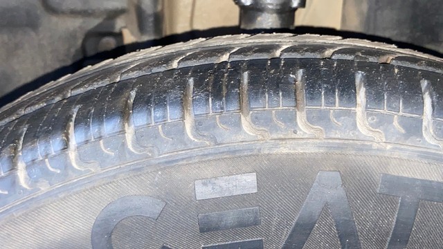 Second-hand 2016 Renault KWID 1.0 AMT RXT for sale in Surat-30