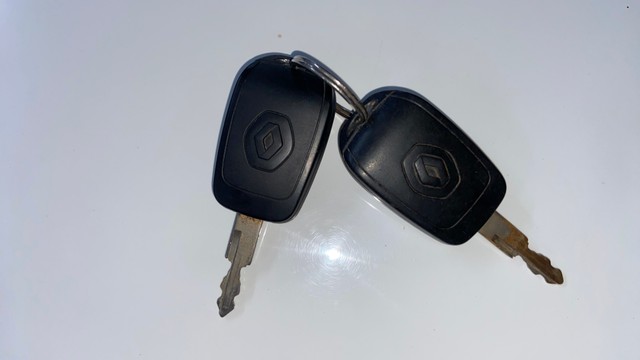 Second-hand 2016 Renault KWID 1.0 AMT RXT for sale in Surat-21