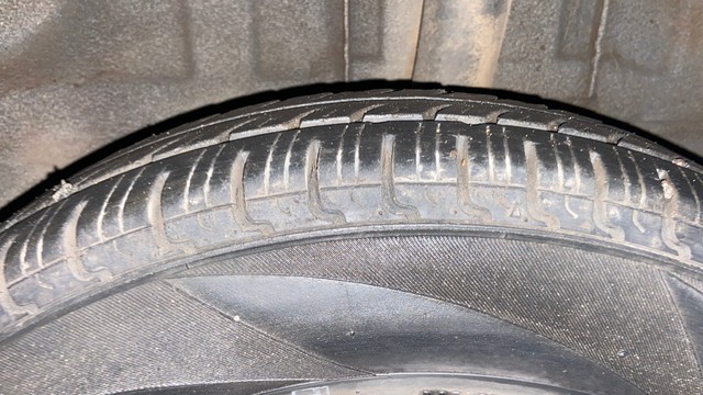 Second-hand 2016 Renault KWID 1.0 AMT RXT for sale in Surat-31