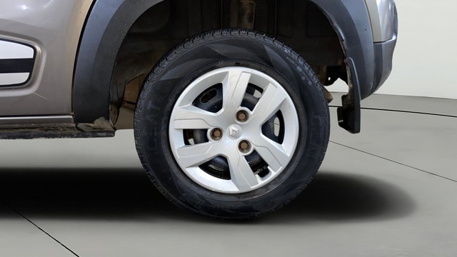 Second-hand 2016 Renault KWID 1.0 AMT RXT for sale in Surat-26