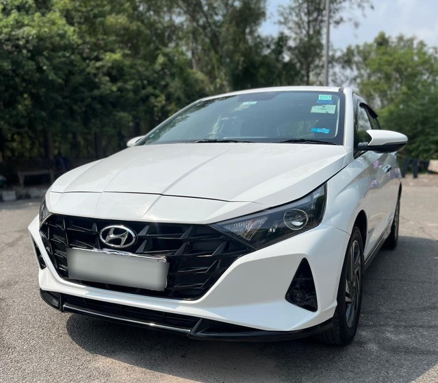 Second-hand 2022 Hyundai i20 Asta IVT for sale in New Delhi-3