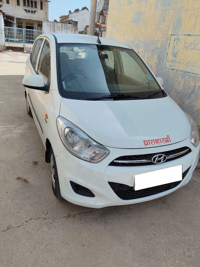 Hyundai i10 Magna Second-hand 2013 Hyundai i10 Magna for sale in Ahmedabad-0