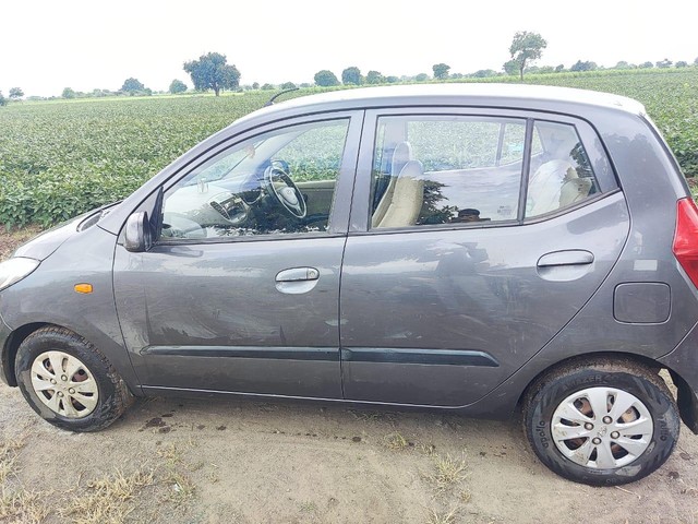 Second-hand 2013 Hyundai i10 Magna 1.1L for sale in Rajkot-2