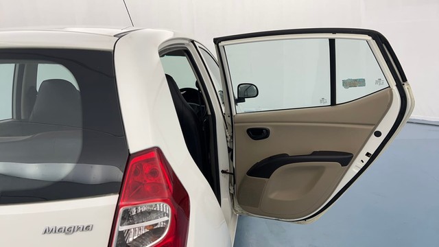 Second-hand 2015 Hyundai i10 Magna 1.1 for sale in Lucknow-39