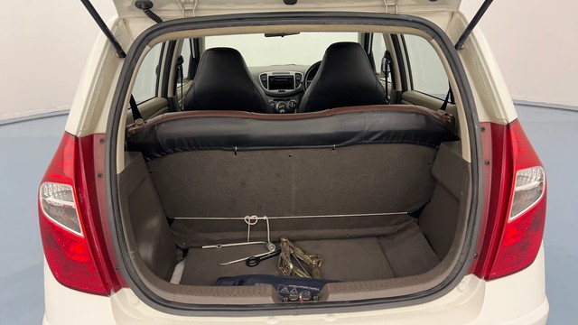 Second-hand 2015 Hyundai i10 Magna 1.1 for sale in Lucknow-9