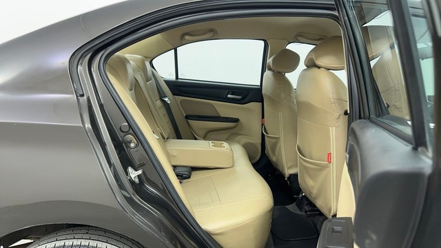 Second-hand 2021 Honda Amaze V for sale in Pune-28