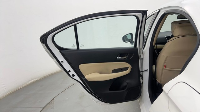 Second-hand 2022 Honda City VX MT for sale in Pune-25