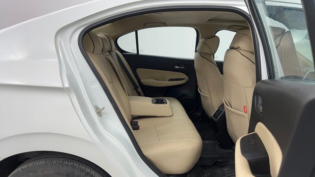 Second-hand 2022 Honda City VX MT for sale in Pune-32