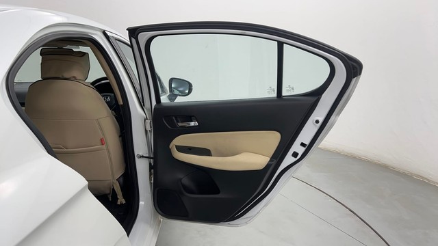 Second-hand 2022 Honda City VX MT for sale in Pune-23