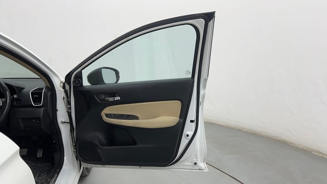 Second-hand 2022 Honda City VX MT for sale in Pune-16