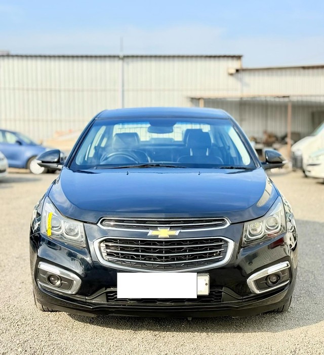 Chevrolet Cruze LTZ AT Second-hand 2017 Chevrolet Cruze LTZ AT for sale in Surat-4