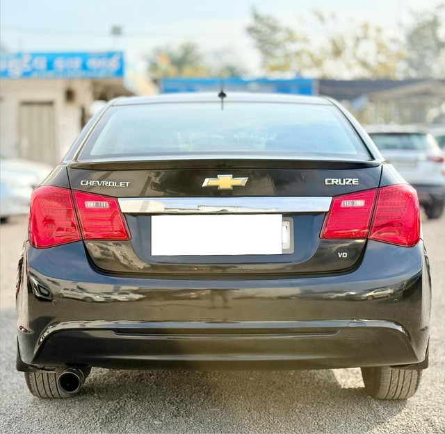 Chevrolet Cruze LTZ AT Second-hand 2017 Chevrolet Cruze LTZ AT for sale in Surat-2