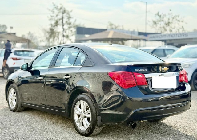 Chevrolet Cruze LTZ AT Second-hand 2017 Chevrolet Cruze LTZ AT for sale in Surat-9