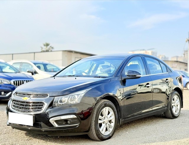 Chevrolet Cruze LTZ AT Second-hand 2017 Chevrolet Cruze LTZ AT for sale in Surat-3