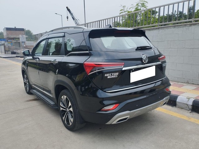 Second-hand 2023 MG Hector Plus 1.5 Turbo Sharp Pro CVT BSVI for sale in New Delhi-8