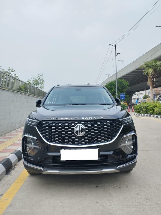 Second-hand 2023 MG Hector Plus 1.5 Turbo Sharp Pro CVT BSVI for sale in New Delhi-4