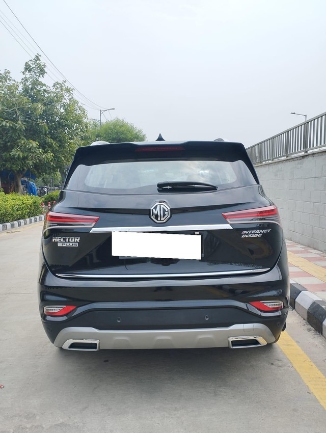 Second-hand 2023 MG Hector Plus 1.5 Turbo Sharp Pro CVT BSVI for sale in New Delhi-1