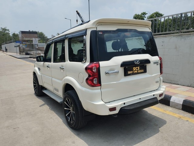 Second-hand 2022 Mahindra Scorpio S5 for sale in New Delhi-7