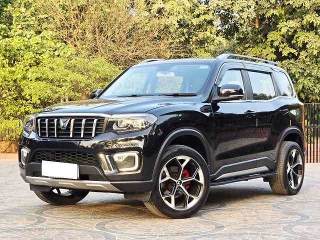 Second-hand 2025 Mahindra Scorpio N Z8 Select AT for sale in New Delhi-5
