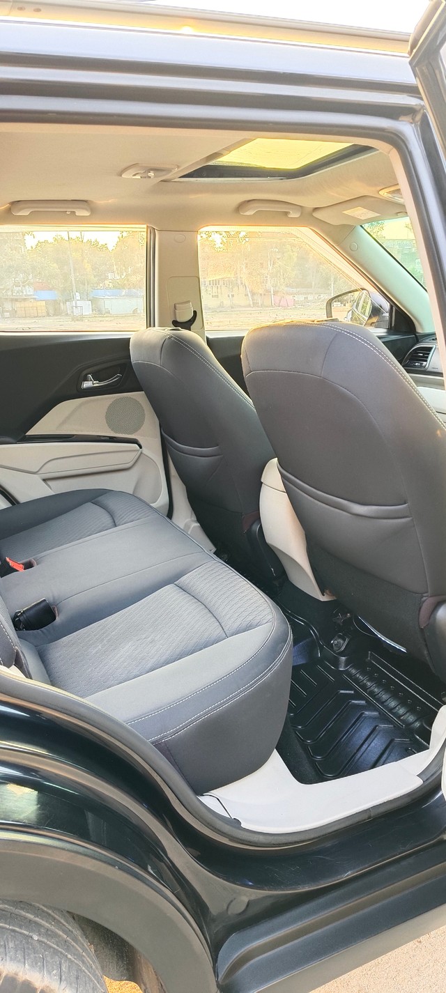 Second-hand 2022 Mahindra XUV300 W8 Diesel BSVI for sale in New Delhi-11