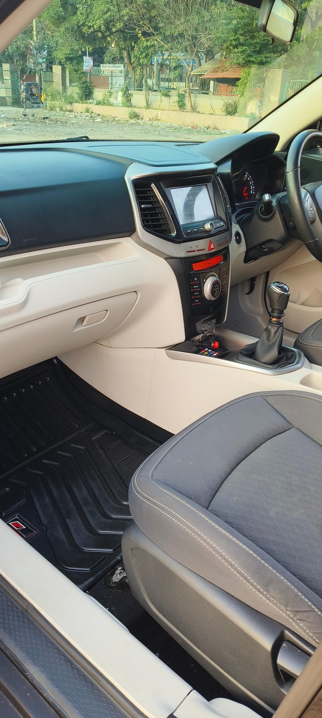 Second-hand 2022 Mahindra XUV300 W8 Diesel BSVI for sale in New Delhi-18