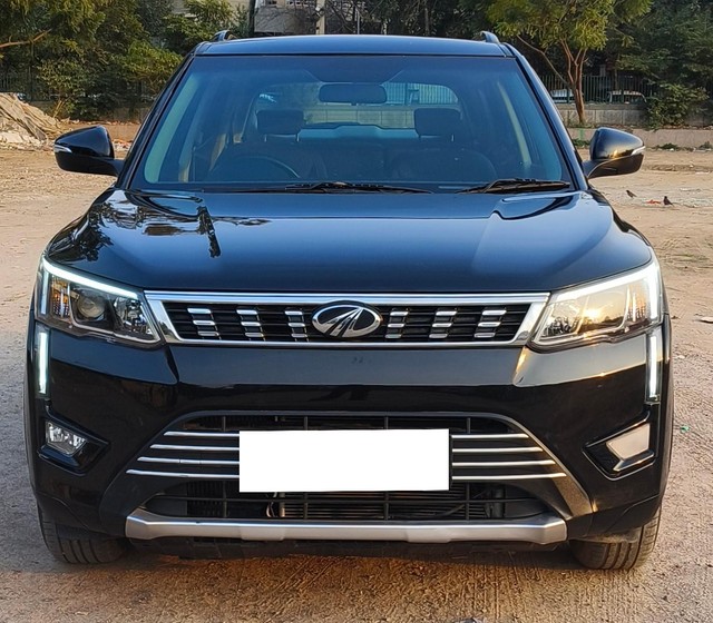 Second-hand 2022 Mahindra XUV300 W8 Diesel BSVI for sale in New Delhi-3