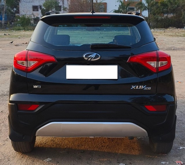 Second-hand 2022 Mahindra XUV300 W8 Diesel BSVI for sale in New Delhi-2