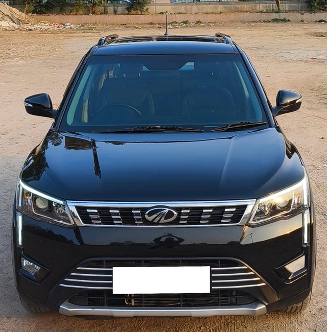 Second-hand 2022 Mahindra XUV300 W8 Diesel BSVI for sale in New Delhi-9