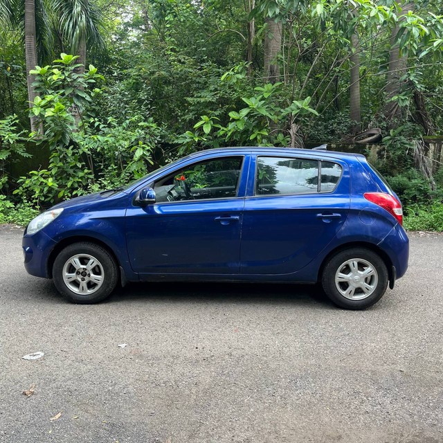 Second-hand 2010 Hyundai i20 1.2 Asta for sale in Mumbai-3