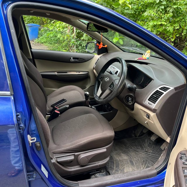 Second-hand 2010 Hyundai i20 1.2 Asta for sale in Mumbai-9