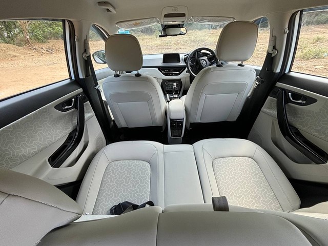 Second-hand 2021 Mahindra Alturas G4 4X4 AT for sale in Mumbai-13