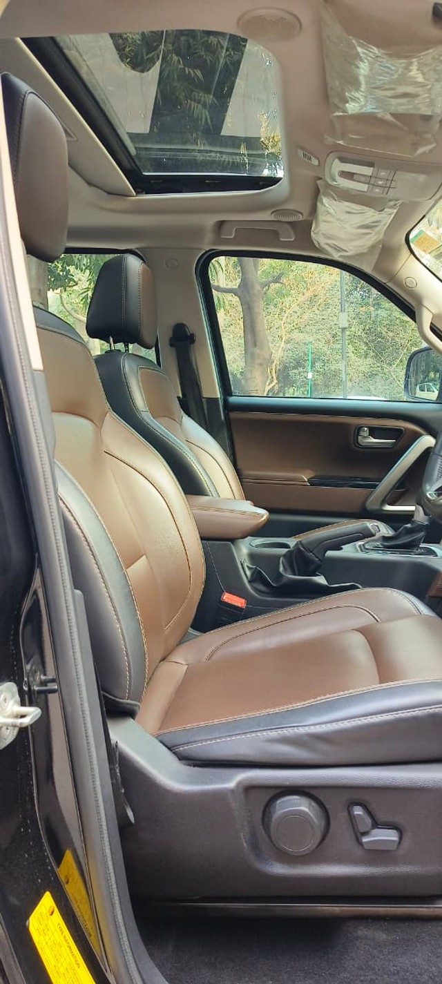 Second-hand 2024 Mahindra Scorpio N Z8 Diesel AT for sale in New Delhi-14