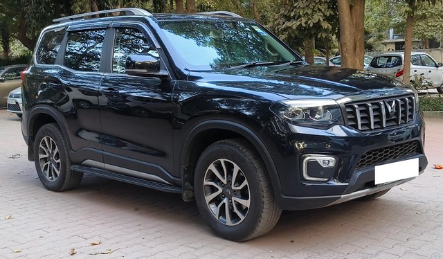 Second-hand 2024 Mahindra Scorpio N Z8 Diesel AT for sale in New Delhi-11