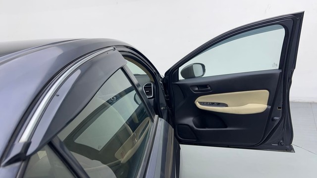 Second-hand 2022 Honda City 1.5 V MT Exclusive for sale in Ghaziabad-16