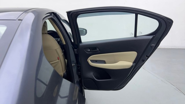 Second-hand 2022 Honda City 1.5 V MT Exclusive for sale in Ghaziabad-26