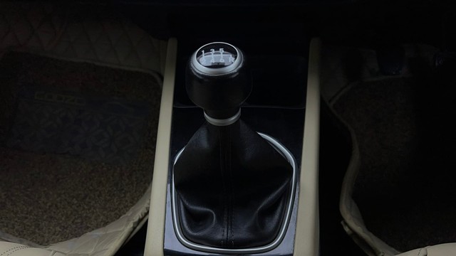 Second-hand 2022 Honda City 1.5 V MT Exclusive for sale in Ghaziabad-12