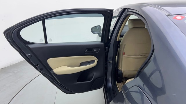 Second-hand 2022 Honda City 1.5 V MT Exclusive for sale in Ghaziabad-33