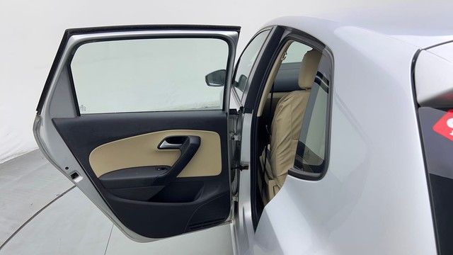 Second-hand 2016 Volkswagen Polo Petrol Highline 1.2L for sale in Ghaziabad-27