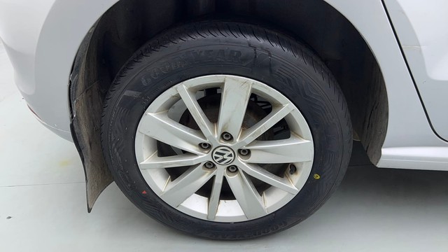 Second-hand 2016 Volkswagen Polo Petrol Highline 1.2L for sale in Ghaziabad-18