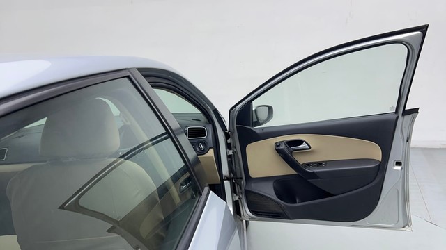 Second-hand 2016 Volkswagen Polo Petrol Highline 1.2L for sale in Ghaziabad-16