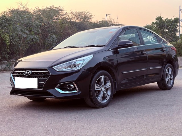 Second-hand 2018 Hyundai Verna VTVT 1.6 SX for sale in New Delhi-3