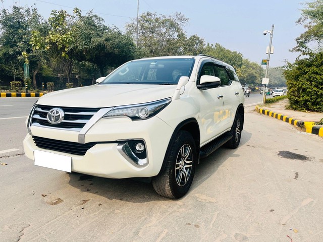 Second-hand 2018 Toyota Fortuner 2.8 2WD AT BSIV for sale in New Delhi-4