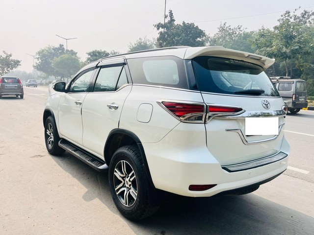 Second-hand 2018 Toyota Fortuner 2.8 2WD AT BSIV for sale in New Delhi-9